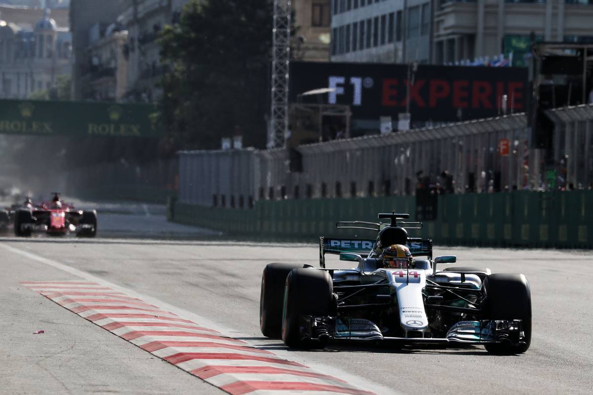 ewis Hamilton Sebastian Vettel előtt •  Fotó: Híradó.hu/XPB