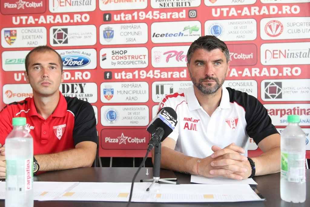 Adrian Mihalcea, az UTA trénere (jobbra) szerint csapata készen áll a feljutásért vívandó harcra •  Fotó: Uta-arad.ro