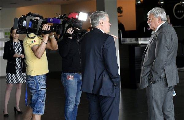 Csányi Sándor, az MLSZ elnöke (jobrra) és Berzi Sándor alelnök •  Fotó: MTI