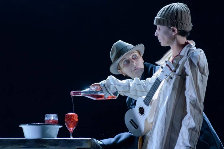 Nőnapi figyelmesség: a vásárhelyi és kolozsvári színházak is kedveskednek