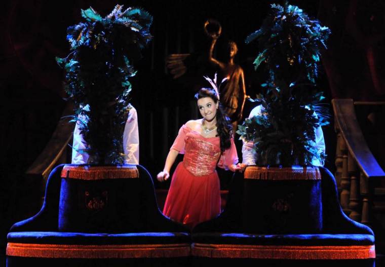 Erdélyi Stázi a Csárdáskirálynőben – interjú a szülés után visszatérő Dancs Annamarival