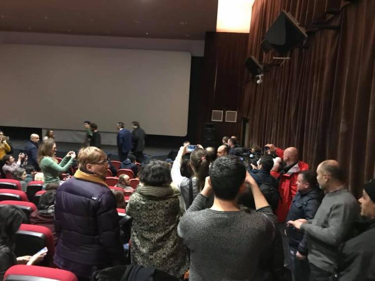 Újabb filmvetítést szakítottak félbe homofób tiltakozók Bukarestben