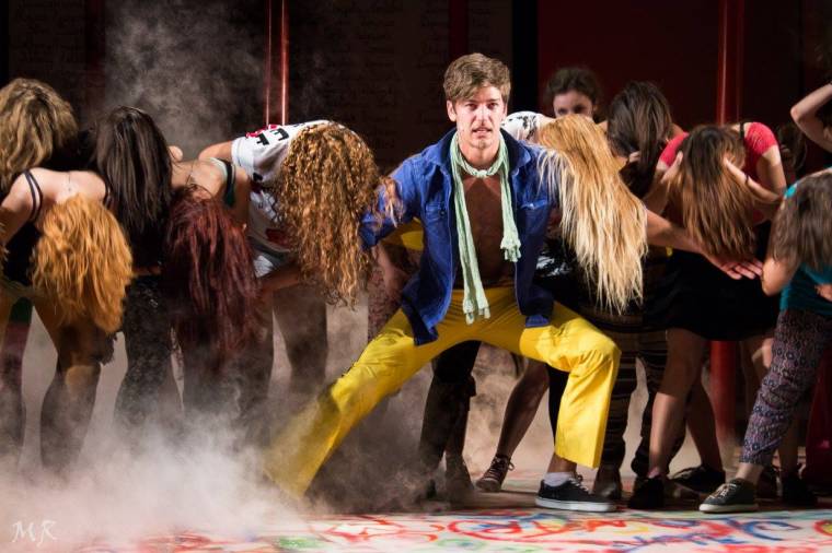 Diákok adják elő Kolozsváron a Hairt, a hippi korszak nagy „passióját”