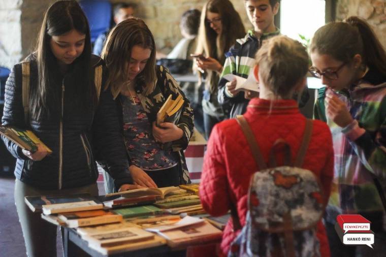 Könyvturkálás, példaértékű élő könyvek Kolozsváron