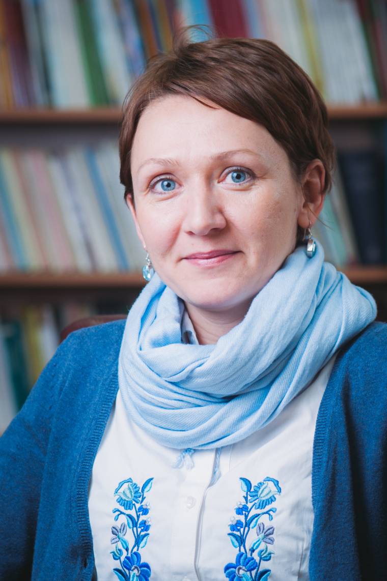 Mikrobákkal festenek a sapientiás diákok