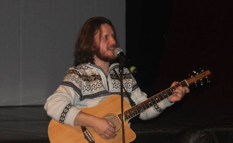 Idegen vizeken „evezett” a gyergyói zenész