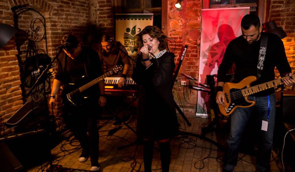 Megnyerő hang. A No Sugar zenekar Hiszek benned című dala lett a múlt évi győztes profi kategóriában •  Fotó: Facebook/Legszebb Erdélyi Magyar Dal