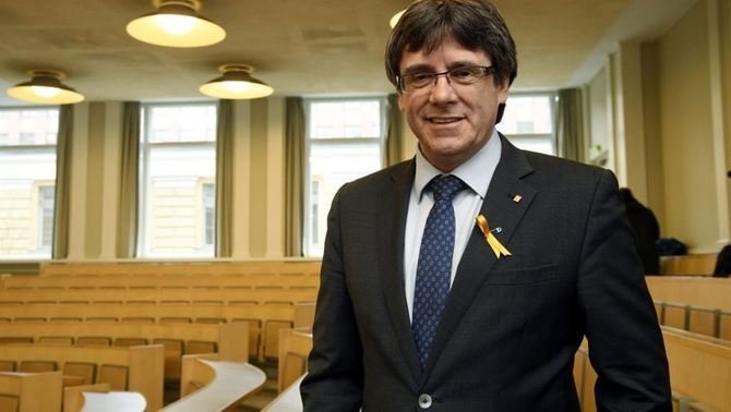 Hét év után hazatért a volt katalán elnök, akit a spanyol hatóságok még mindig köröznek