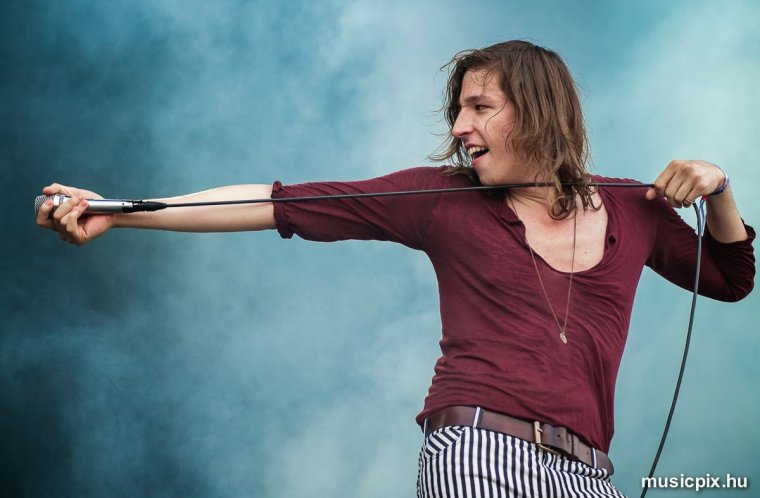 Csenevész kis srácból öntudatos emberré válni – interjú Vitáris Ivánnal, az Ivan & The Parazol frontemberével