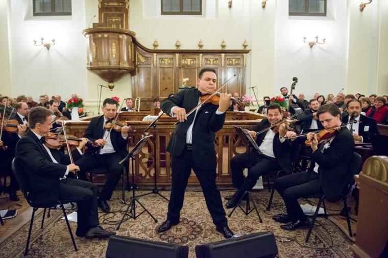 Több mint 10 millió forintnyi adomány gyűlt össze Mága Zoltán erdélyi jótékonysági koncertsorozatán