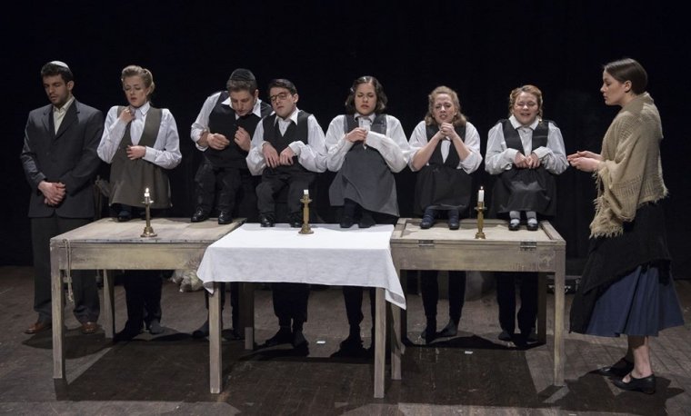 Mengele máramarosi törpéi – kaposvári színészhallgatók elevenítik meg a Liliputi Társulat történetét