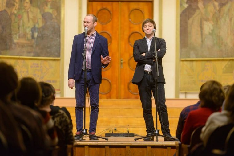 Telt házas „leépülés” a Szomszédnénivel – interjú Bálint Ferenccel és Tóth Szabolccsal