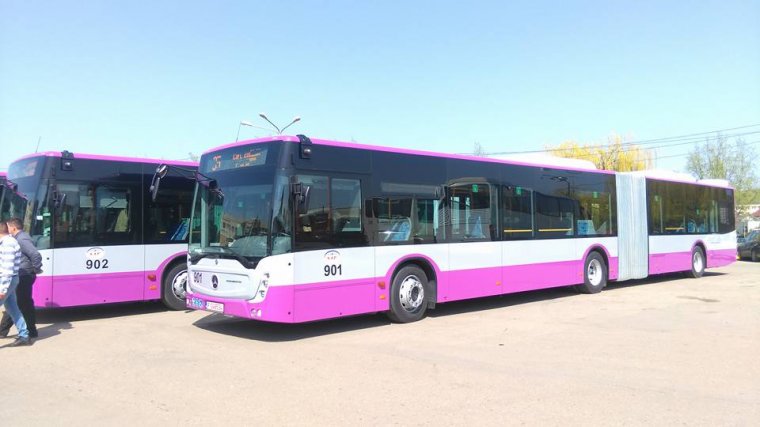 Wifi, hangosbemondó és babakocsi-feljáró az új kolozsvári buszokon