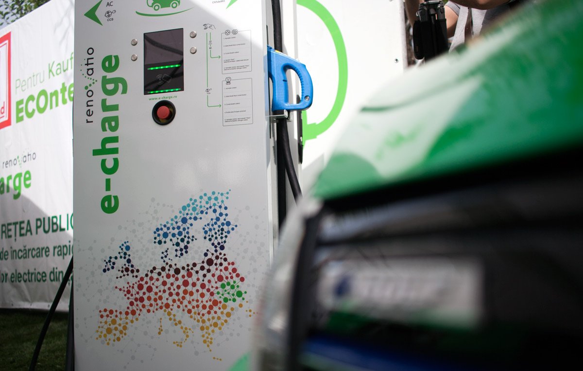 Több energiát kell belefektetni. Lassan halad az elektromos autók elterjedéséhez szükséges infrastruktúra kiépítése •  Fotó: Auto-Test Drive