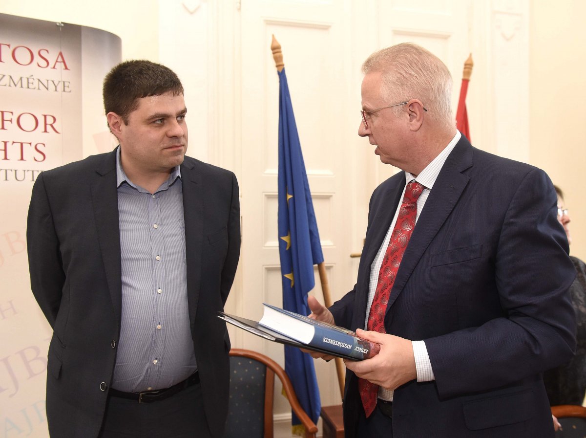 Veress Emőd és Trócsányi László a budapesti könyvbemutatón •  Fotó: MTI