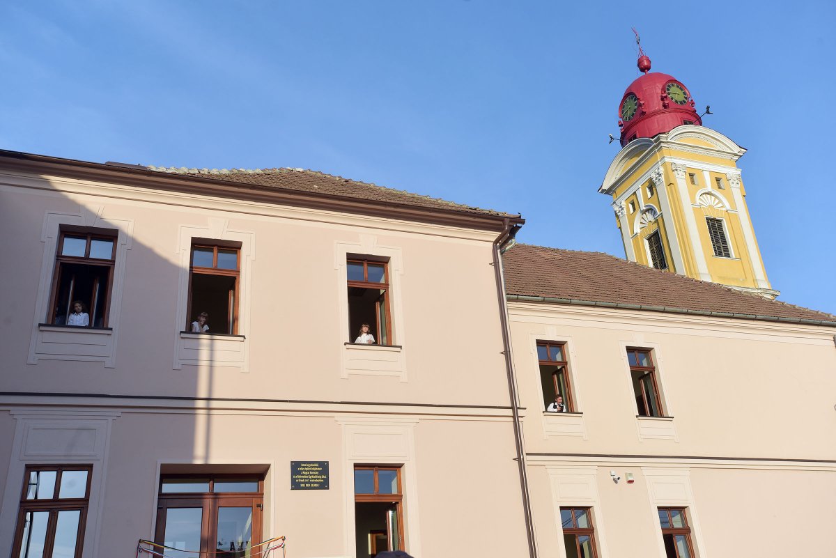 A Németh László Elméleti Líceum Híd utcai épületét a tanév kezdetén adták át •  Fotó: Biró István
