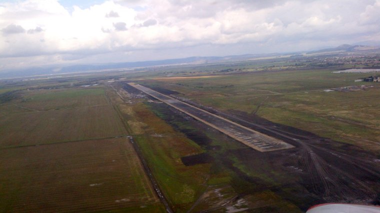 Valósággá válhatnak a brassói reptérálmok: megnyílt a munkatelep a vidombáki légikikötő helyszínén