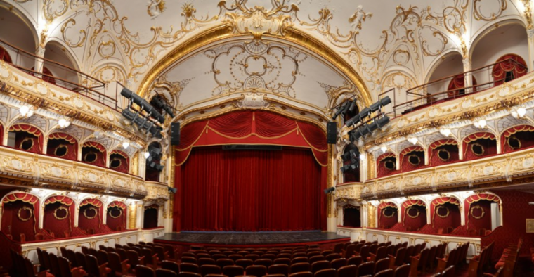 Kétnyelvű performansszal tiltakoznak az intézmény-összevonás ellen a váradi művészek