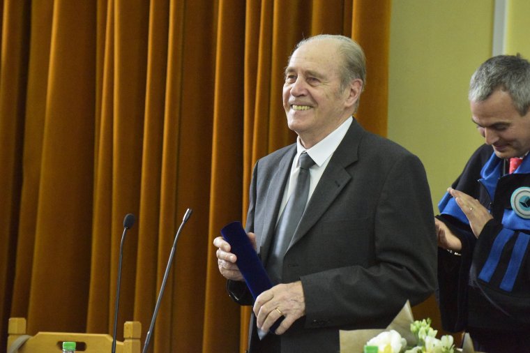 Hazám-díjban részesült Dávid Gyula kolozsvári irodalomtörténész