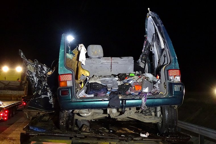 Illegálisan fuvarozott a magyarországi halálos balesetet okozó Maros megyei mikrobuszsofőr