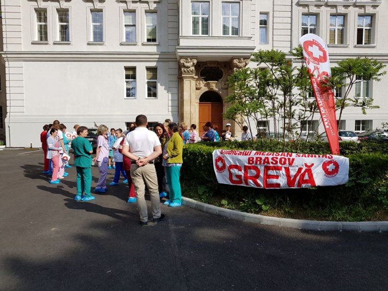Megállapodás született az egészségügyi bérekről, elálltak a szakszervezetek a sztrájktól