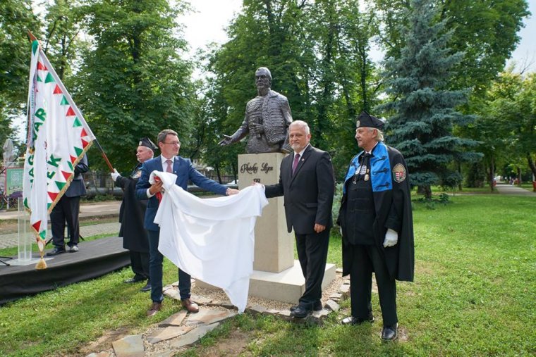 Szent László Napok: felavatták gróf Rhédey Lajos szobrát Nagyváradon