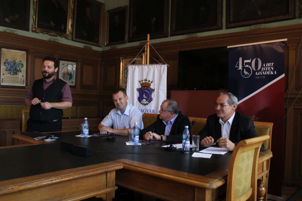 Rácz Norbert lelkész, Gyerő Dávid, Bálint Benczédi Ferenc és Kovács István a keddi sajtótájékoztatón &bullet;  Fotó: Magyar Unitárius Egyház