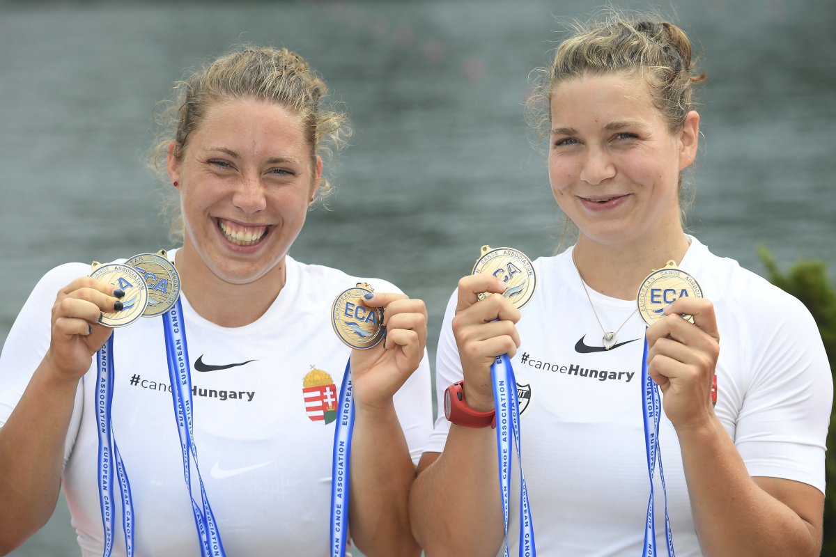 Balla Virág két arany- és egy bronzérmével, Devecseriné Takács Kincső pedig két aranyérmével •  Fotó: MTI