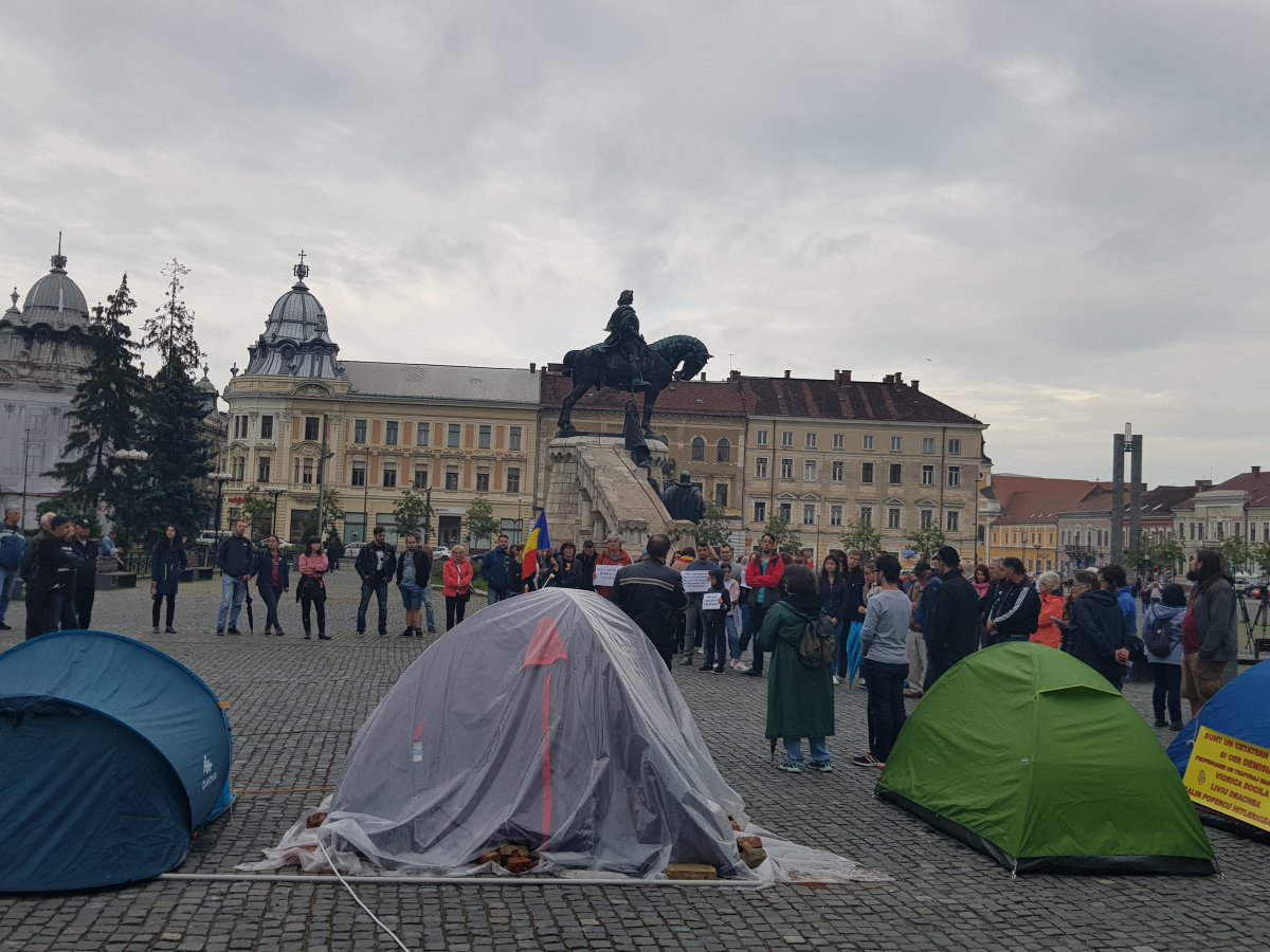 A sátorlakó tüntetők addig akarnak maradni a Főtéren, amíg megbukik a kormány &bullet;  Fotó: Rostás Szabolcs