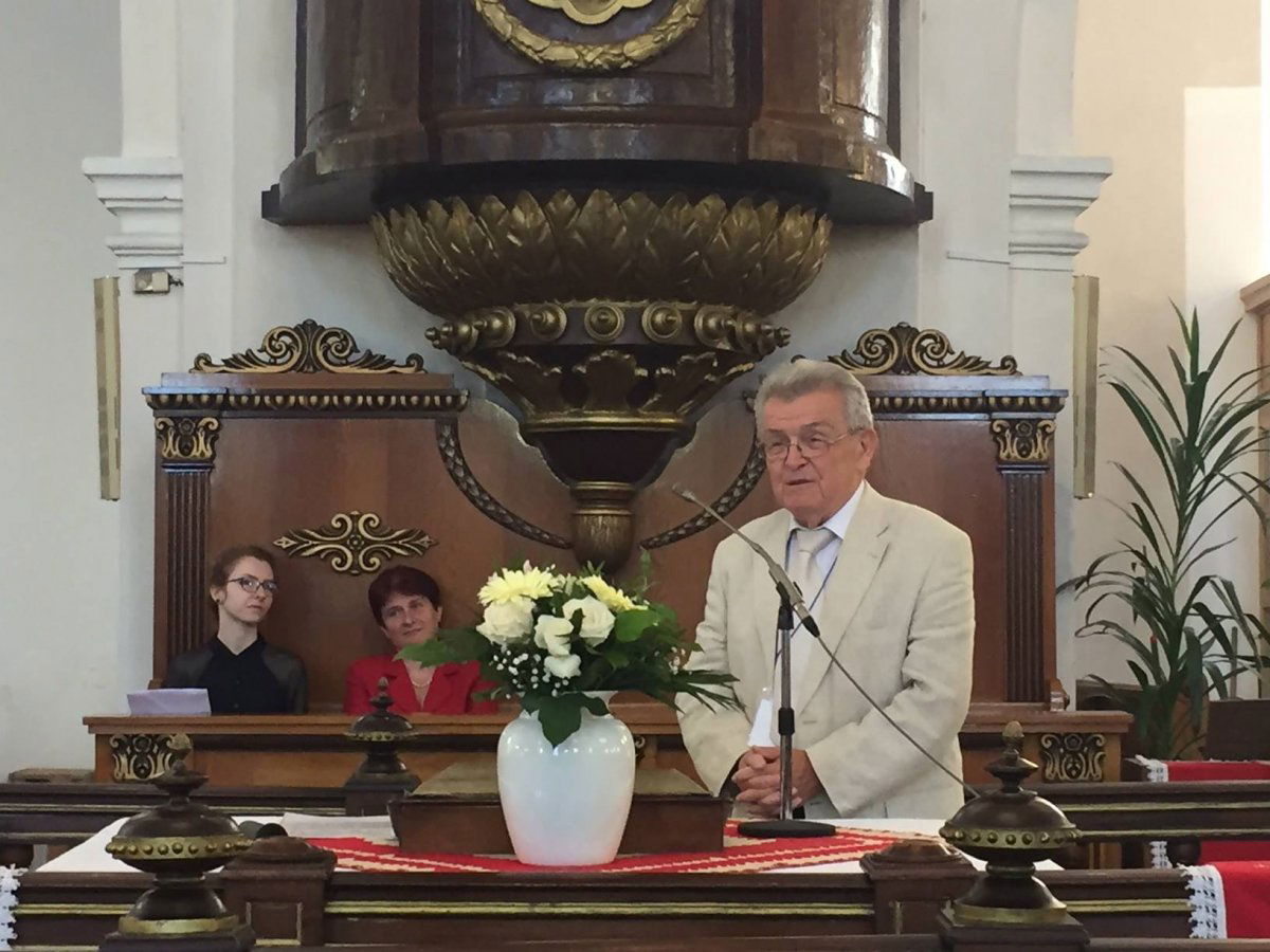 Péntek János nyelvészprofesszor a Magyar Nyelv Napjai rendezvényen Nagybányán •  Fotó: Kovács Zoltán