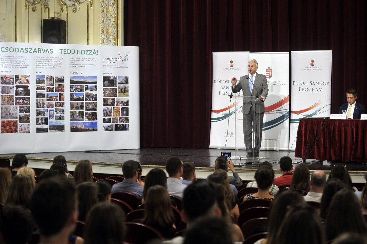 Semjén Zsolt: olyan sokrétű munka és küldetés, mint a két program esetében, nincs még egy, „valóban mindenesnek kell lenni” &bullet;  Fotó: MTI