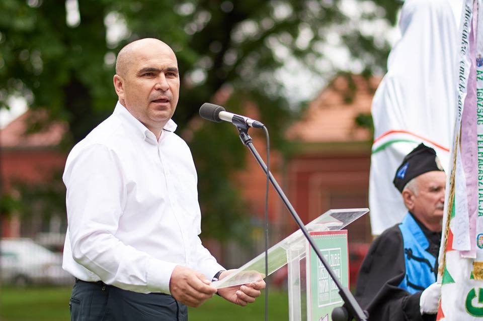 Ilie Bolojan nagyváradi polgármester is felszólalt a szoboravatón &bullet;  Fotó: Szent László Napok