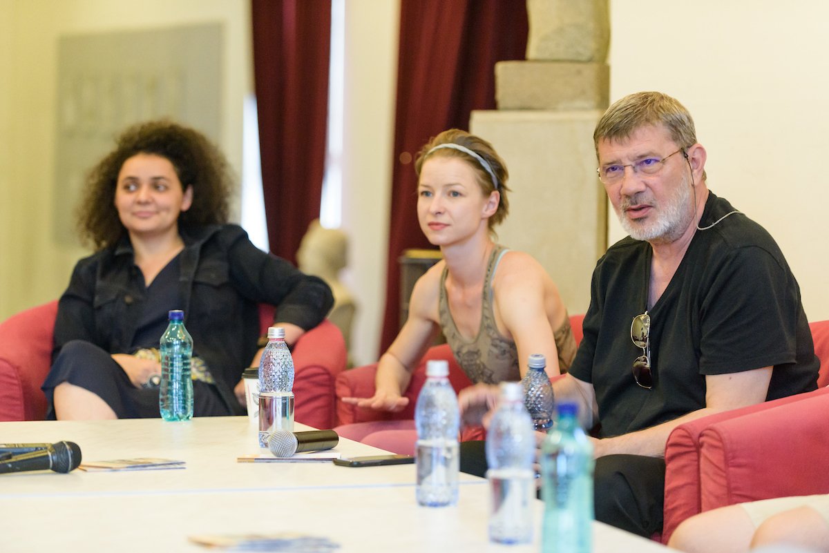 Luiza Enescu jelmeztervező, Andrea Gavriliu koreográfus és Mihai Măniuțiu rendező a sajtótájékoztatón •  Fotó: Biró István