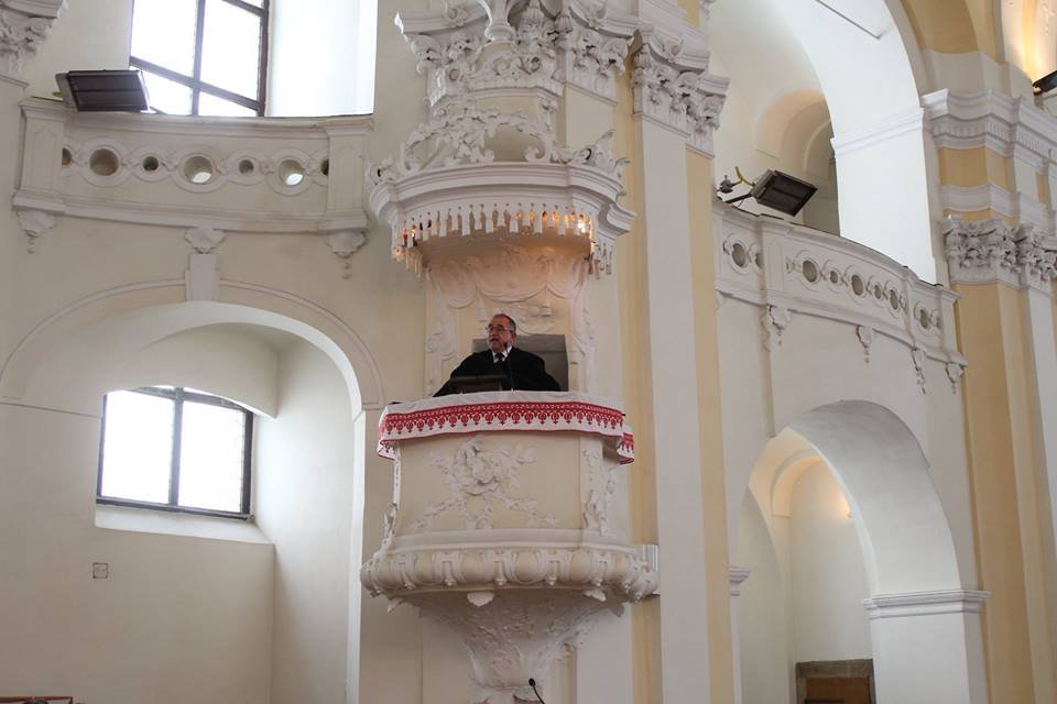 Bálint Benczédi Ferenc: felébredt Csipkerózsika-álmából a több száz éves épület •  Fotó: Magyar Unitárius Egyház