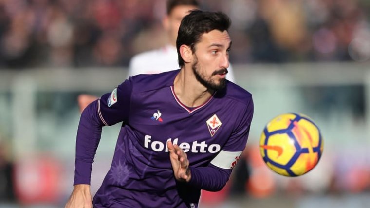 A Fiorentina tragikus hirtelenséggel elhunyt csapatkapitányát gyászolja az olasz futballvilág
