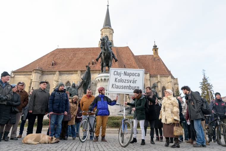 Lelakatolták a többnyelvűséget a Musai-Muszáj kolozsvári flashmobján