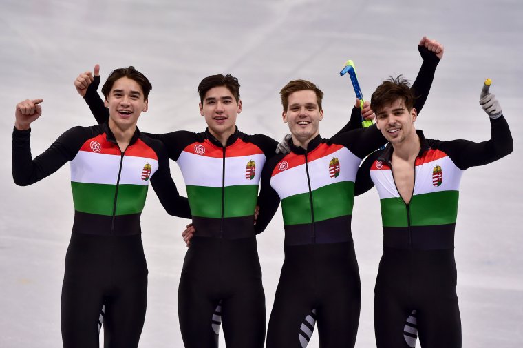 Óriási bravúr: aranyérmet szerzett a magyar gyorskorcsolyaváltó a téli olimpián
