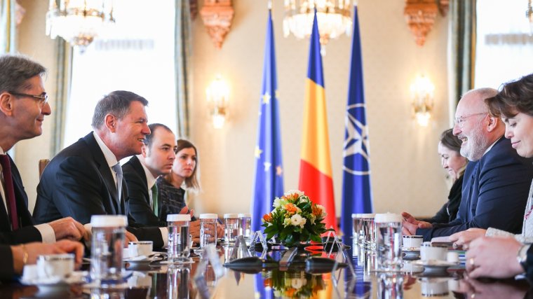 „Fussanak tovább, de ne a rossz irányba!” – Bukarestben tájékozódott az igazságügy helyzetéről Frans Timmermans EB-alelnök
