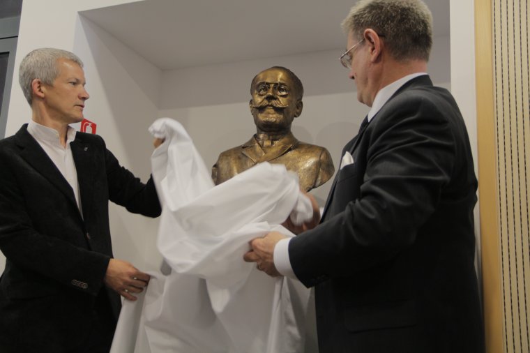 Szobrot állítottak Kolozsváron Gidófalvy Istvánnak, az erdélyi szövetkezeti mozgalom megszervezőjének