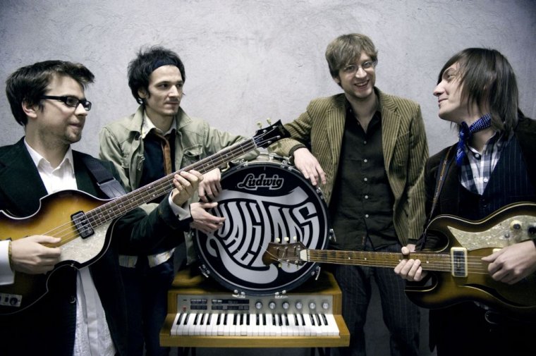 Erdélyi turnén a The Qualitons zenekar