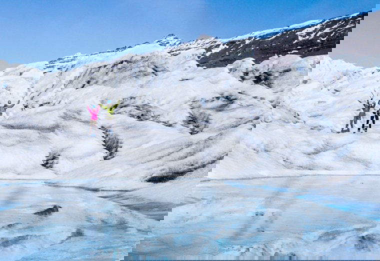 Adománygyűjtés izlandi gleccsersízéssel: kolozsvári sportolók beteg gyerekek táboroztatását segítik