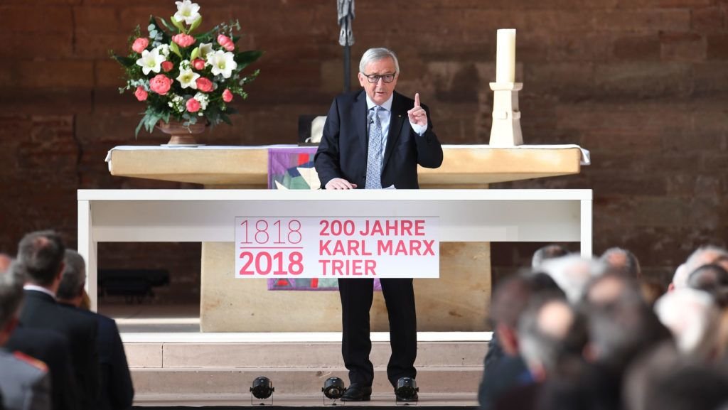 „Jean-Claude Juncker, az Európai Bizottság elnöke helyesen cselekedett-e, amikor részt vett a totalitarista diktatúrába fulladó kommunista eszméket megalapozó Marx idei megünnepeltetésén?” 