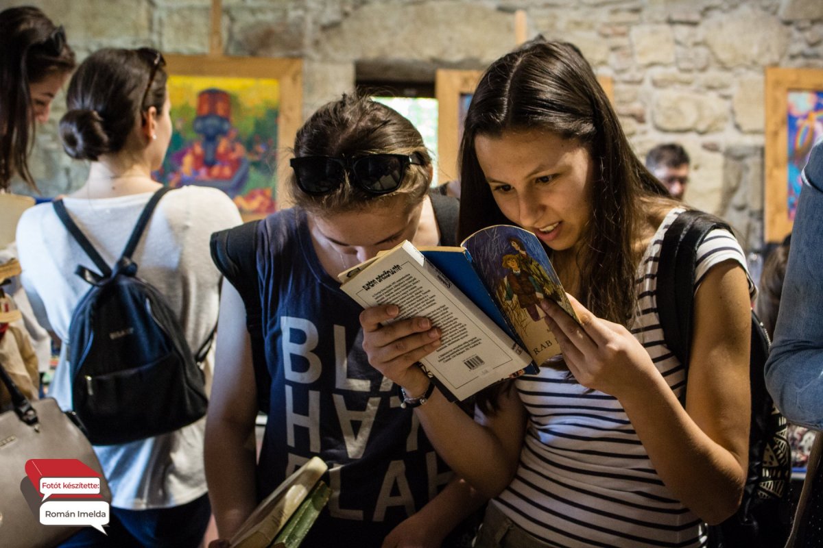 •  Fotó: Facebook/Könyvturi - Élőkönyvtár