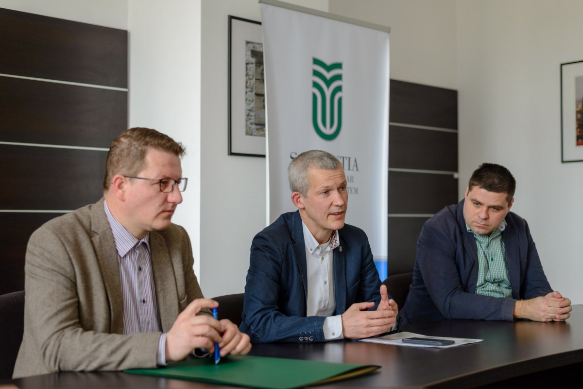 Ballai Zoltán, Tonk Márton és Veress Emőd a sajtótájékoztatón •  Fotó: Kiss Gábor