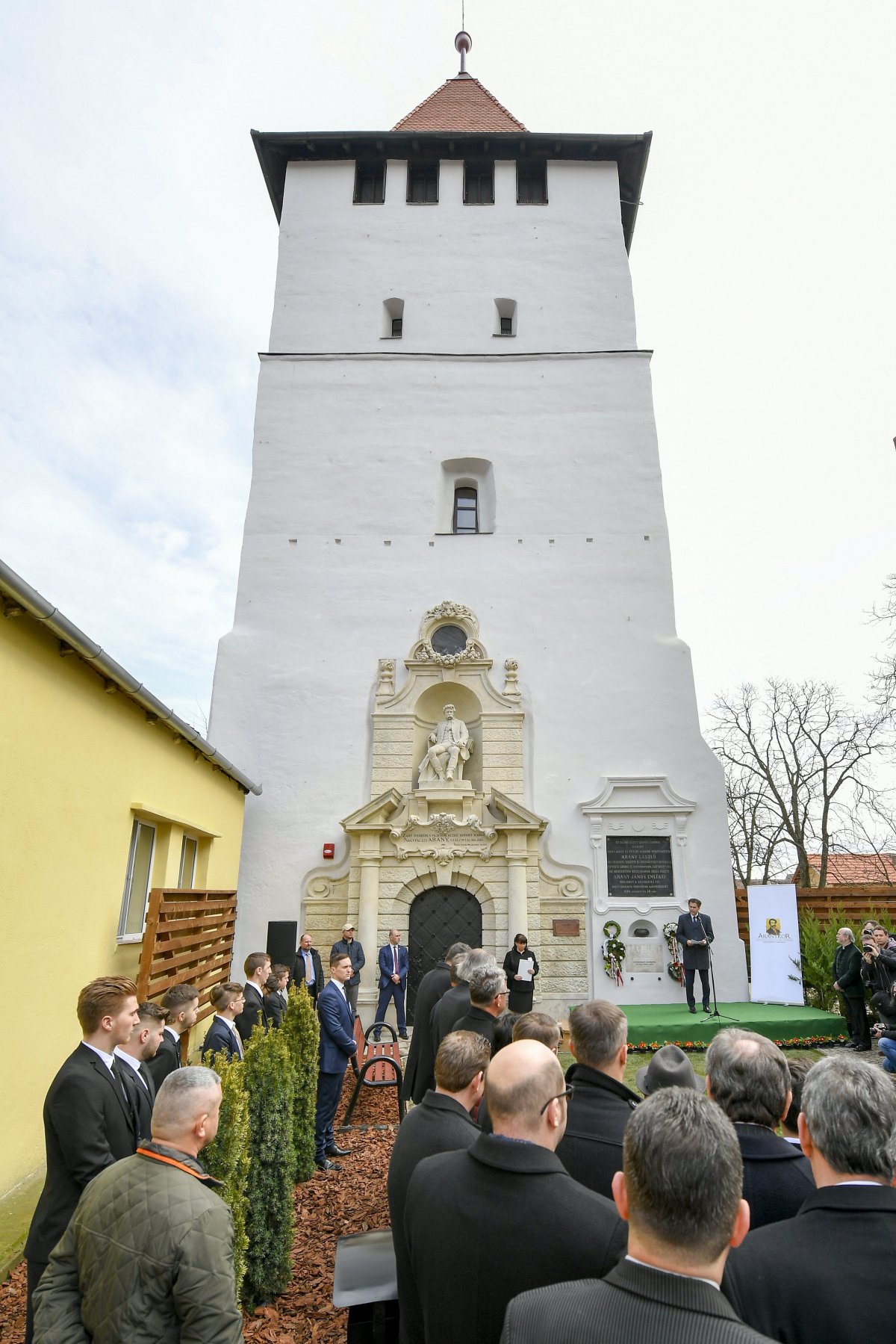 Csaknem egy évig tartó munka során újították fel az Arany János relikviáit őrző múzeumnak helyt adó Csonkatornyot és az emléktárgyak egy részét •  Fotó: MTI