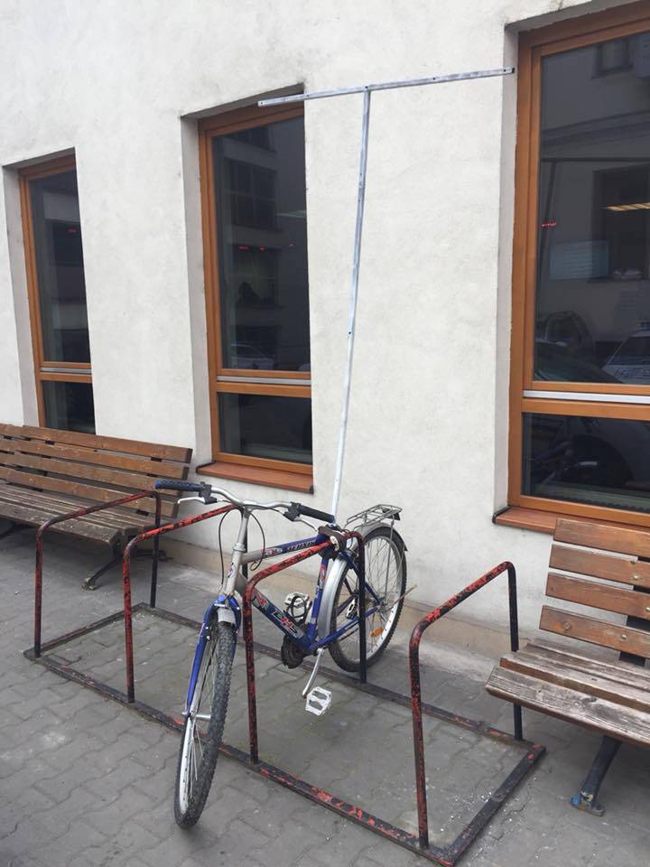 Csütörtökön már hűlt helye a táblának •  Fotó: Kolozsvári Rádió