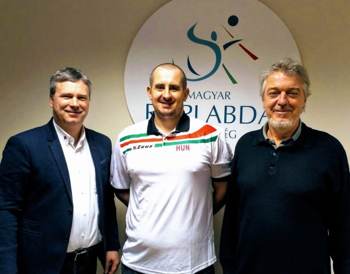 Bogdan Tănase (középen): profi röplabdát csak profi mentalitással lehet játszani •  Fotó: Hunvolley.hu