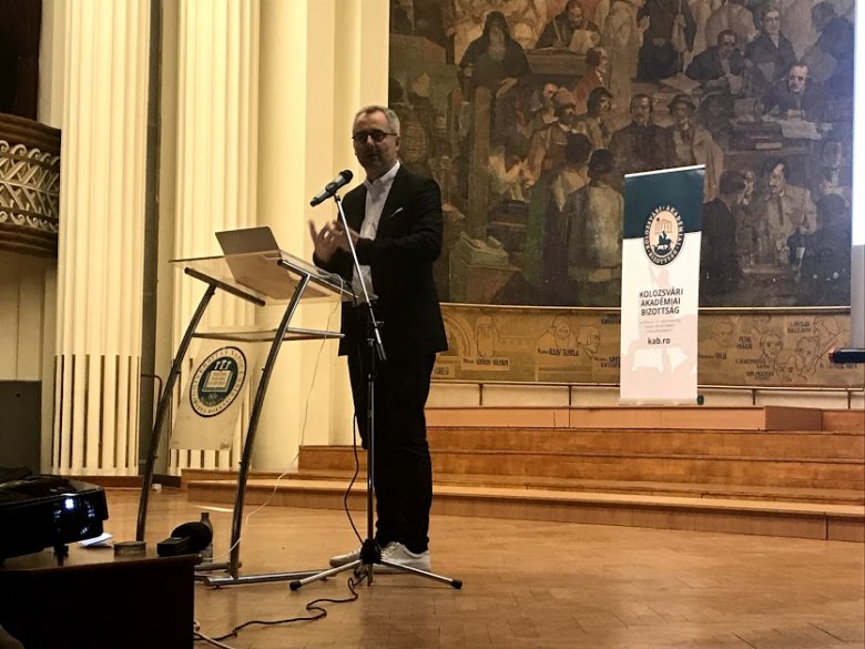 Barabási Albert László a sikerről szóló kolozsvári előadásán. Sikeres kiállás •  Fotó: Tőkés Hunor