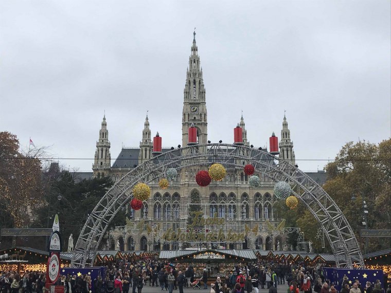 Karácsonyi álom a bécsi vásárban: a standokon gazdag a kínálat, de elég magasak az árak