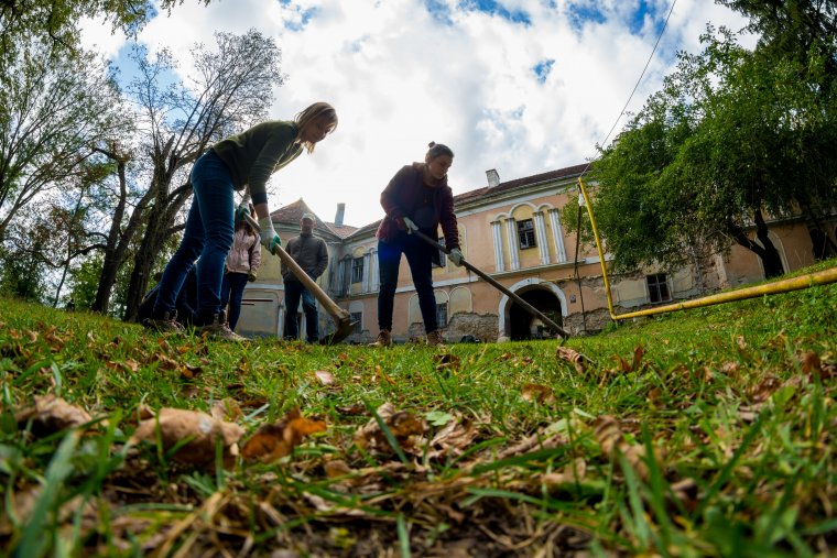 Kerttörténeti értékeket vizsgáltak anyaországi és erdélyi tájépítész-hallgatók a gyalui várkastélyban